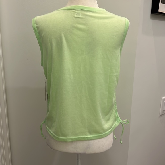 NWT- Series 8 fitness sleeveless active tank top crop shirt, Size L - Picture 4 of 10